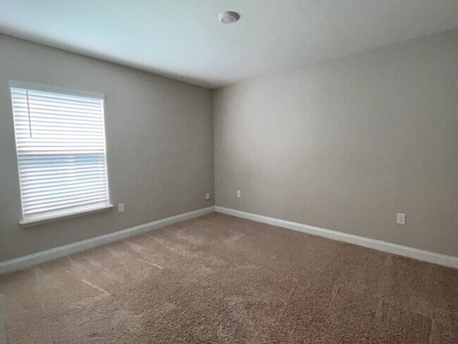 Building Photo - 4 bed/3 bath Beautiful Home with Amenities!