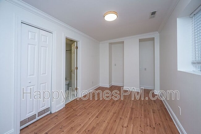 Building Photo - 338 King St