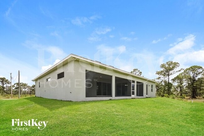 Building Photo - 1117 Pisa St E