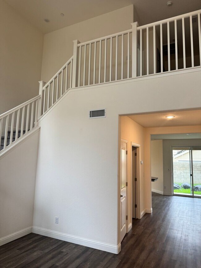 Building Photo - Single Family Home