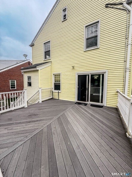 Building Photo - 38 Grandview Ave
