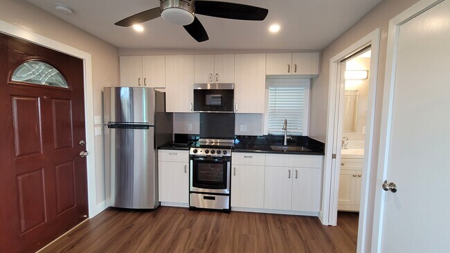 Building Photo - 4115 Sierra Dr