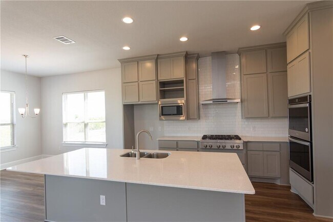 Building Photo - 3300 Scenic Valley Dr