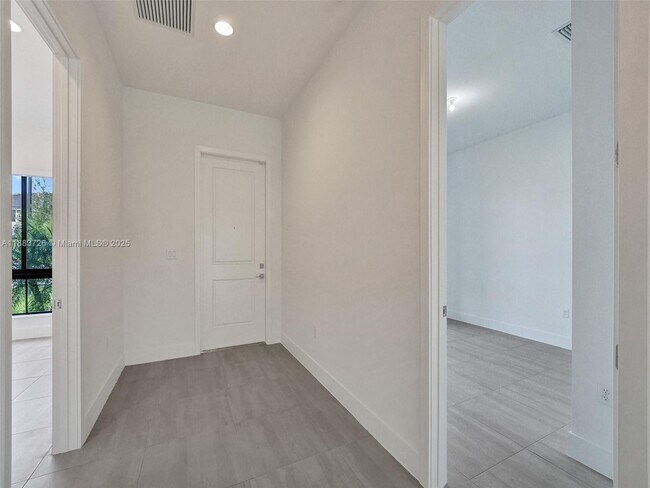 Building Photo - 5736 SW 104th Terrace