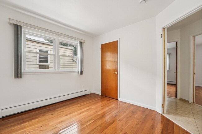 Building Photo - 529 38th St
