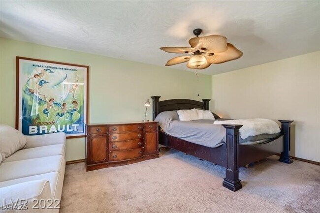 Building Photo - 5945 N El Capitan Way