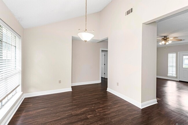 Building Photo - 15146 Cocodrie Ave