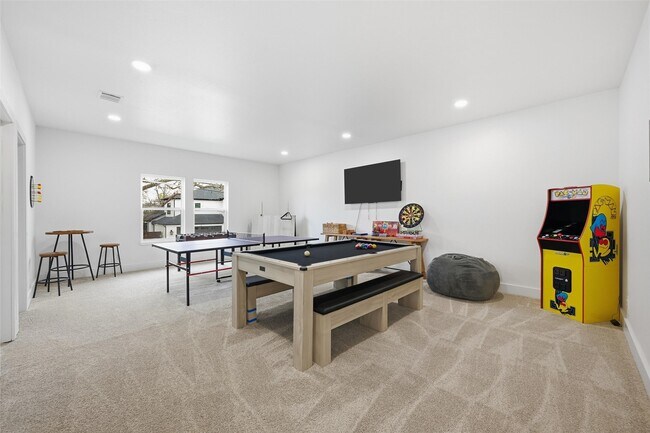 Building Photo - 508 W White Ave