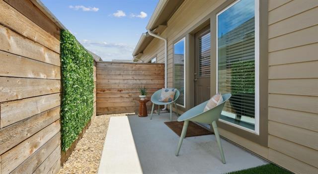 Building Photo - 2600 N Lake Forest Dr