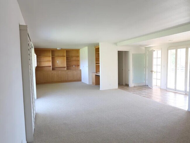 Building Photo - 5796 Encina Rd