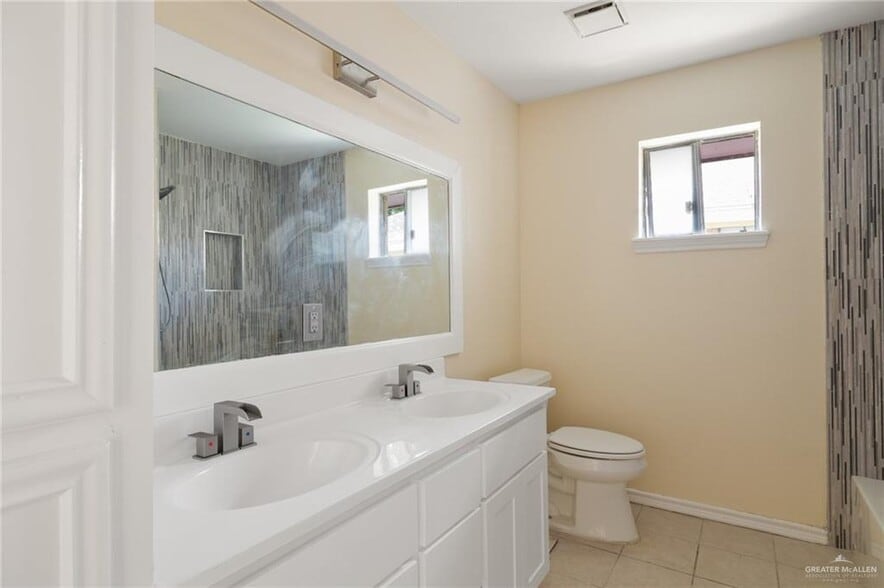 bathroom - 3104 Goldcrest Ave