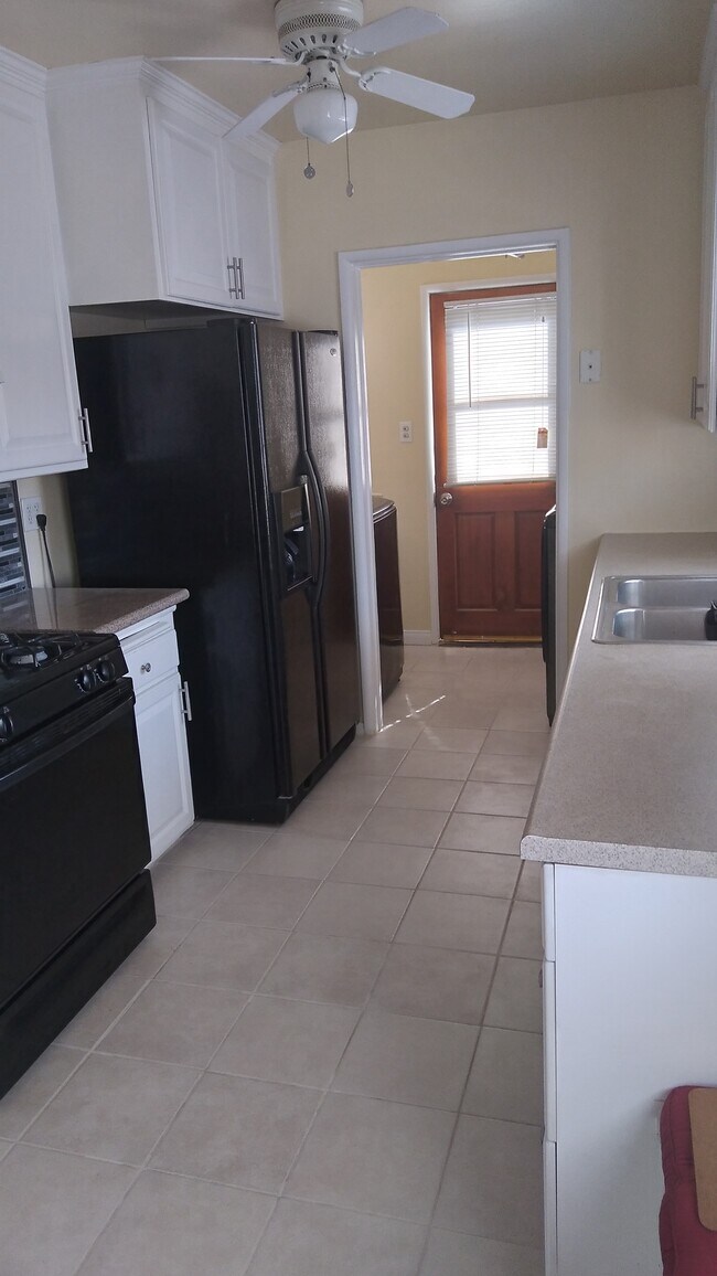 Building Photo - 2724 W Caldwell St