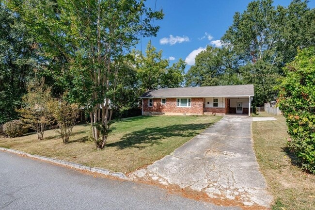 Building Photo - 1238 Lindenwood Ln NE
