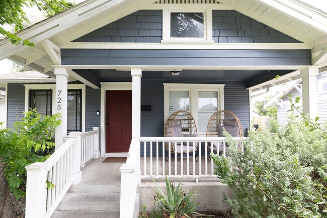 Building Photo - 725 Peddie St