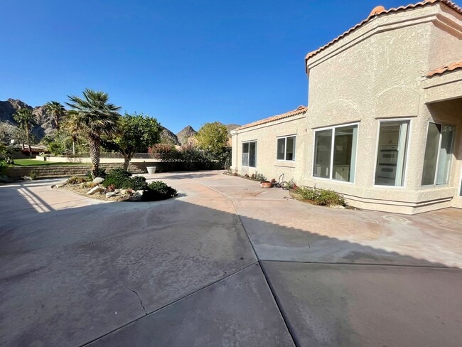 Building Photo - AVAILABLE NOW  ! LOVELY 3 Bedroom/ 2 Bathroom Home in Laguna De La Paz!