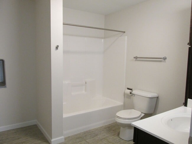 Building Photo - One Bed/One Bath with Wooded View