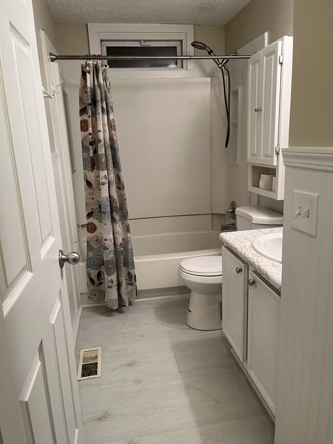 Building Photo - 18 Bluffside Dr