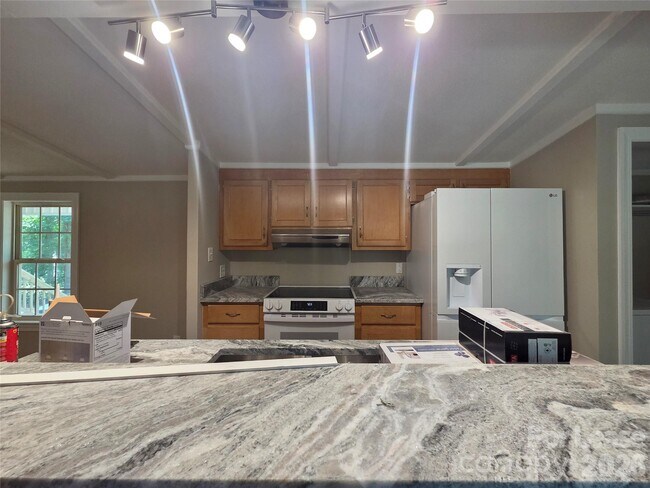 Building Photo - 1361 Regal Oaks Ln
