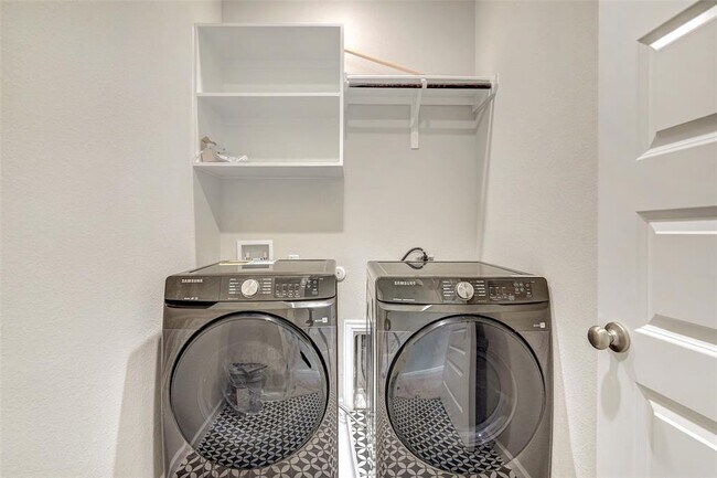 Building Photo - 2604 San Bautista Wy