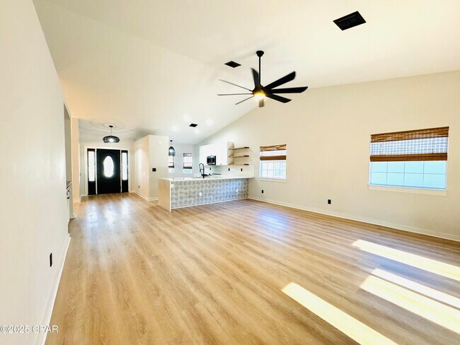 Building Photo - 205 Covington St