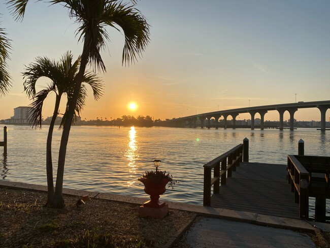 Building Photo - 3536 Belle Vista Dr E