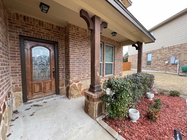 Building Photo - 3240 Valentino Dr