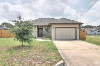 Building Photo - 2533 Lorine Dr