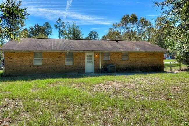 Building Photo - 2419 Southdale Dr