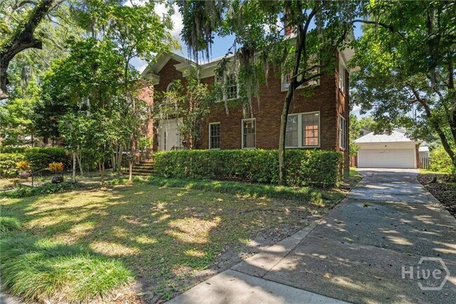 Building Photo - 206 E 46th St