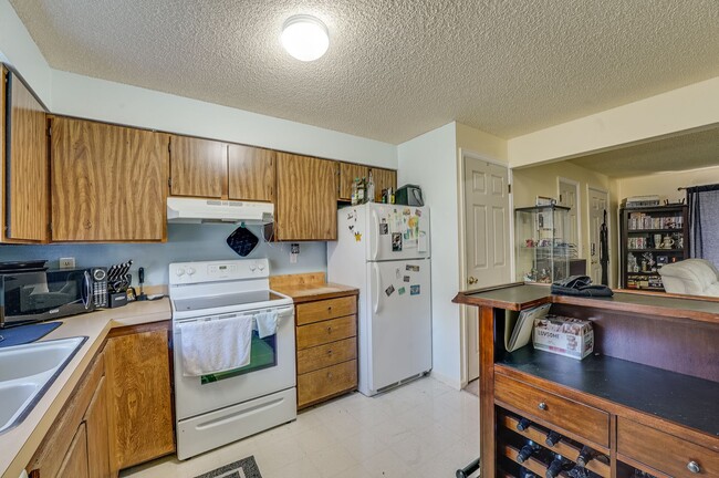 Building Photo - 2-Bed, 1-Bath Condo in Great Fort Collins ...