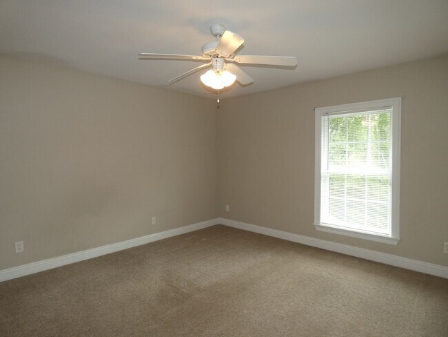 Building Photo - Marvelous Executive Pool Home in Hammersmith