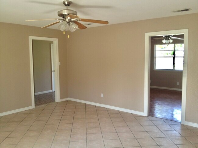 Building Photo - 11803 Oak Haven Rd