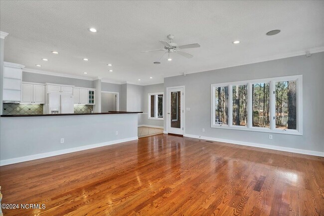 Building Photo - 11 Whisper Lake Dr