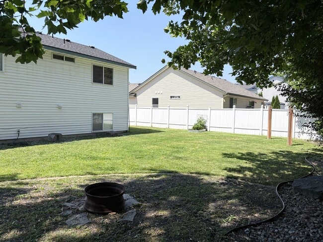 Building Photo - 6700 N Harris Hawk Ln