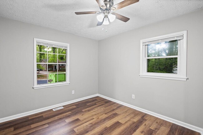 Building Photo - 3100 Fern Valley Dr SW