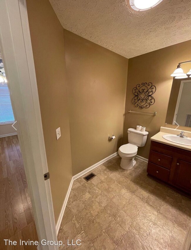 Building Photo - 2 br, 2.5 bath House - 1814 Station Drive