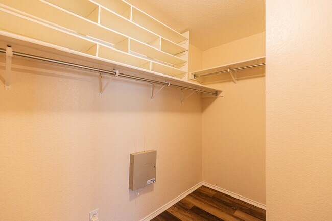 Building Photo - 7910 Lattimer Pond