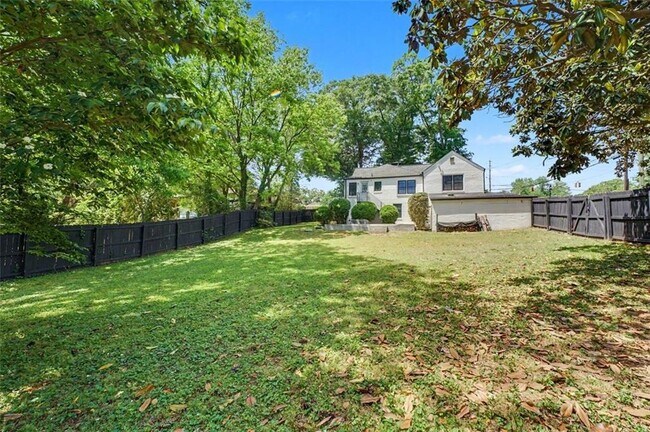 Building Photo - 2352 2nd Ave