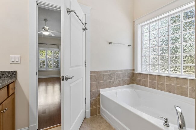 Building Photo - 4BR/3BA Home in Fernandina Beach – Great Location!