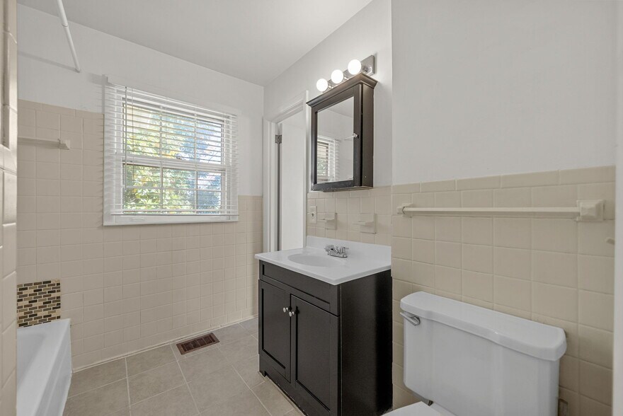 Building Photo - 4807 Jeffery Dr