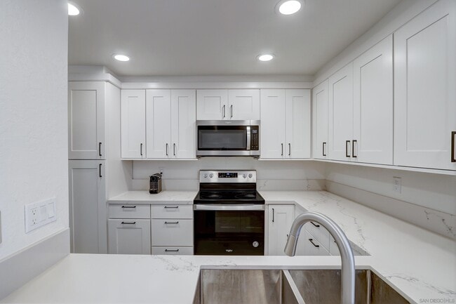 Building Photo - 4084 Crystal Dawn Ln