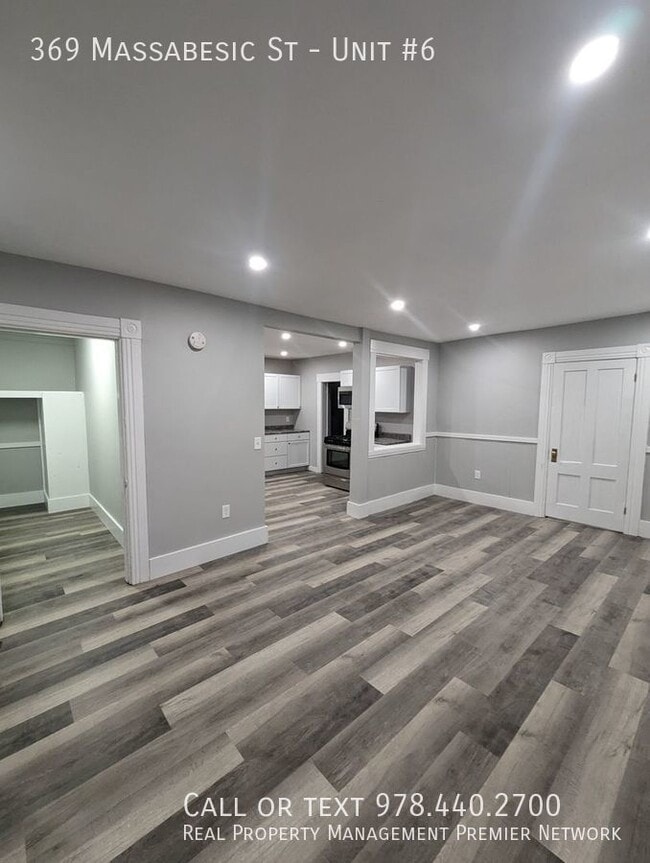 Building Photo - 369 Massabesic St