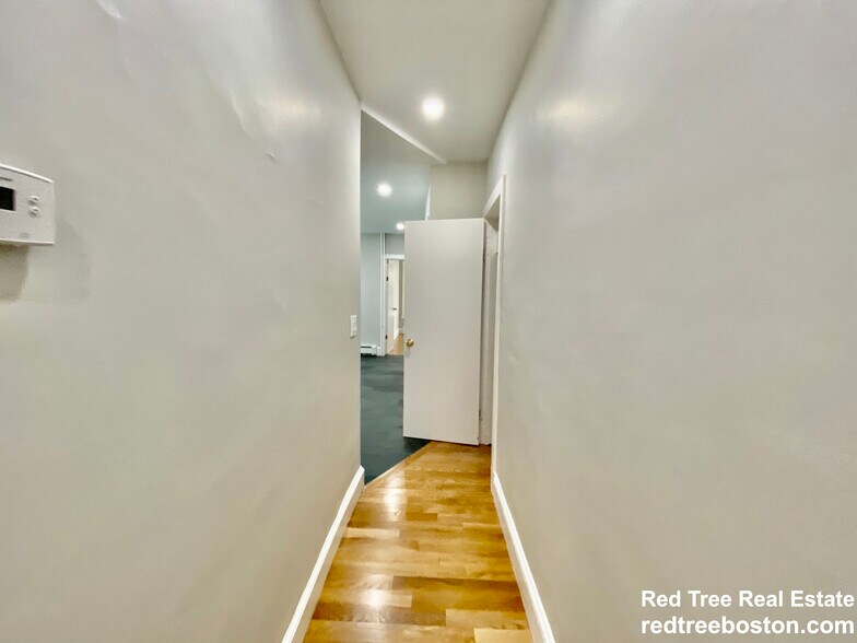 Building Photo - 32 Elmer St