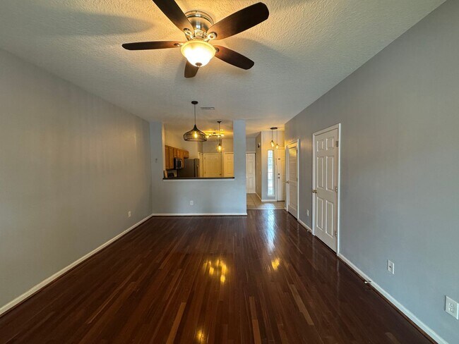 Building Photo - Available Now! Westside Timothy's Landing 2/2.5 Townhome with a 1-Car Garage