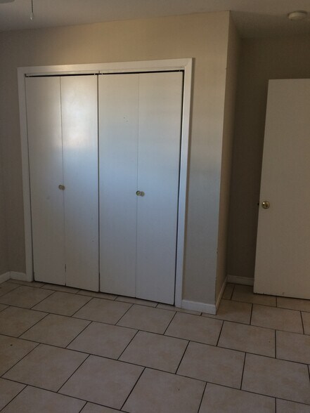 Building Photo - 2350 Lyndell Dr