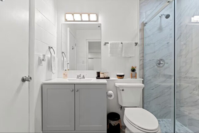 Building Photo - 3204 NW 10th St