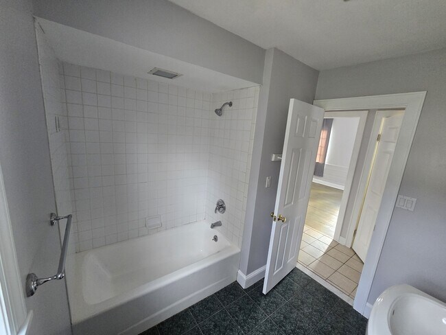 Building Photo - 205 Elmbrook Dr