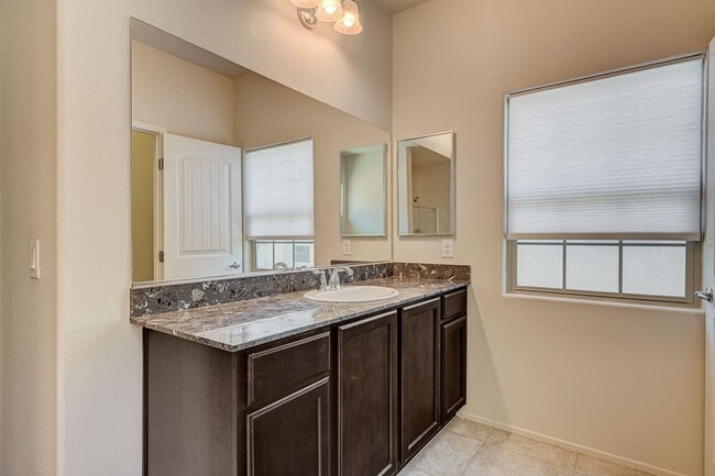 Building Photo - Adorable three bedroom in incredible SW location! Solar panels!