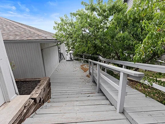 Building Photo - 241 Anchor Rd