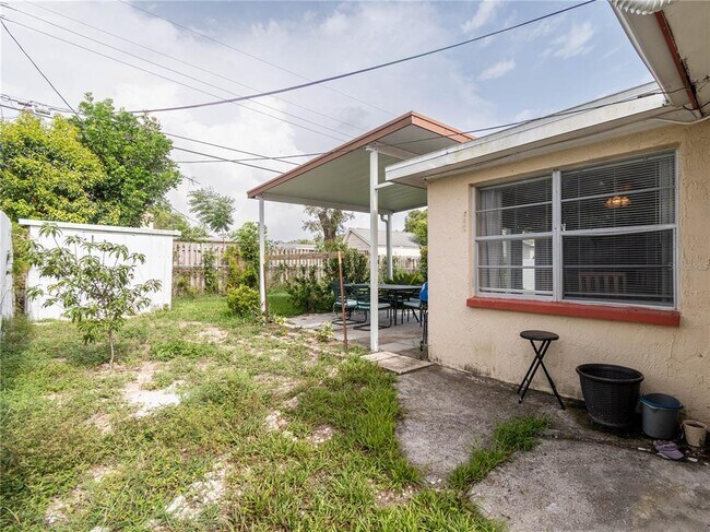 Building Photo - 2048 Melody Dr